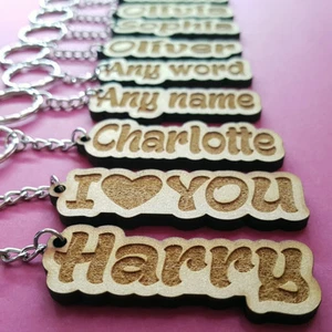 Personalised KEYRING KEYCHAIN ANY NAME ANY WORD TEACHER GIFT SCHOOL BAG WORD - Picture 1 of 12