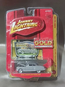 JOHNNY LIGHTNING: "1950 Oldsmobile Super 88" Classic Gold 1:64 NIP- 2007 - Picture 1 of 4