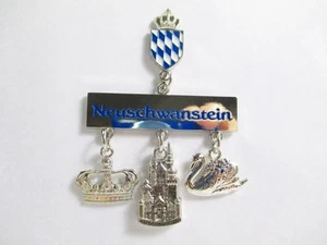 Imán Schloss Neuschwanstein 3 dijes metal recuerdo Alemania corona cisne - Imagen 1 de 4