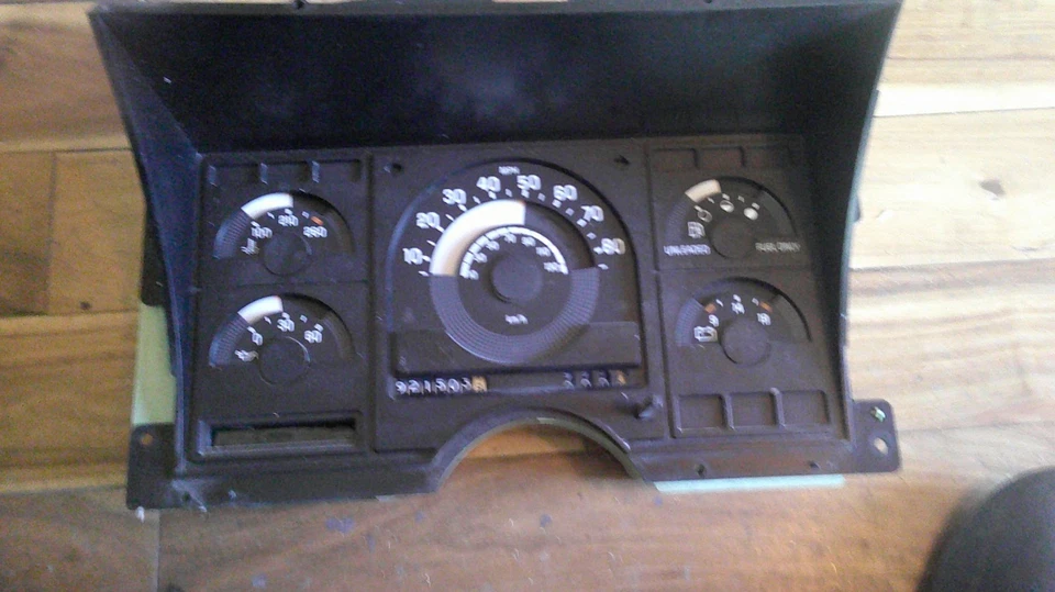 1988 - 1990 C1500 C2500 K1500 K2500 MANUAL  TRANS INSTRUMENT CLUSTER 921K MILES - Image 1 of 3