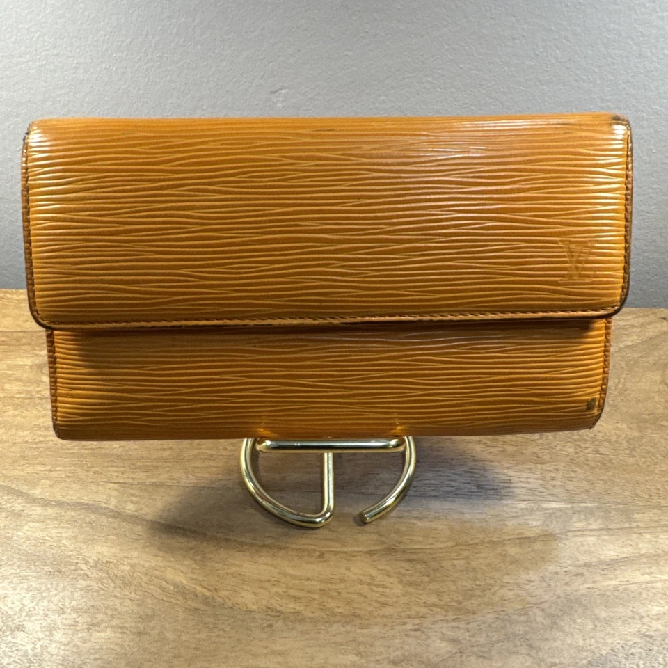 Auténtica Cartera LOUIS VUITTON Epi Porte Tresor Internacional Triple Mandarín Foto 1 de 4