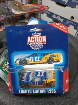 Ford Thunderbird 1995 Brett Bodine #11 Lowe's acción Nascar diecast escala 1:64 Foto 1 de 4