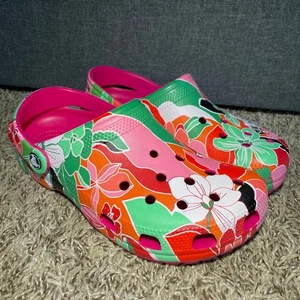 Crocs Classic Woodcut Floral Women's Multiple Sizes Clog Dragon Fruit NEW - Picture 1 of 10