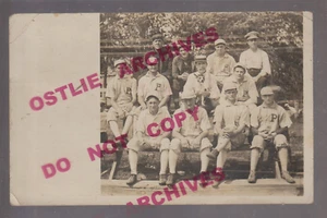 Uniformes del equipo de béisbol Preston IOWA RPPC 1908 "P" Colección Bill Anderson - Imagen 1 de 3