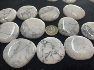 WHITE HOWLITE palmstone Worrystone 35-45mm Crystal GENUINE - Picture 1 of 3
