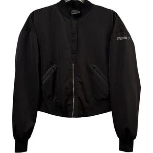 Chaqueta Bomber Gymshark Negra Recortada Cremallera Completa Puffer Talla Mediana - Imagen 1 de 5
