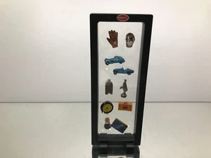 FRAME WITH 10x BUGATTI MEMORABILIA RELATED ITEMS PORCELAIN/PLASTER? - GOOD - 403 - Imagen 1 de 8