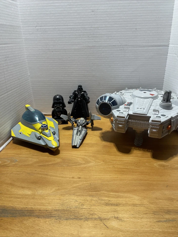 Lote Star Wars - Inclui Millennium Falcon 2001 - Imagem 1 de 4