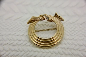 AlphaTJ Vintage AVON Round Brooch Pin Goldtone w/ Rhinestone Ribon - Picture 1 of 5