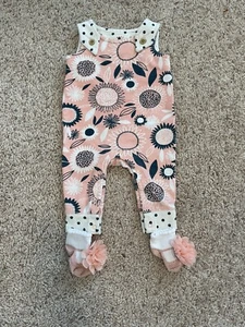 baby girl size Nb one piece outfit with matching socks cat & jack - Picture 1 of 3