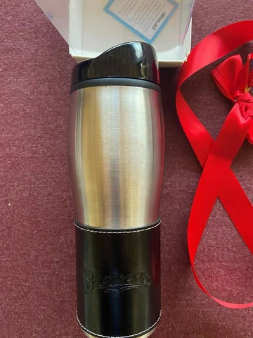 NIB MILWAUKEE BREWERS 16 OZ STAINLESS STEEL COFFEE TRAVEL MUG WITH LEATHER SLEVE Cover