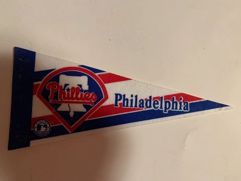 PHILADELPHIA PHILLIES  Vintage   9 INCH BASEBALL PENNANT  NICE Cover