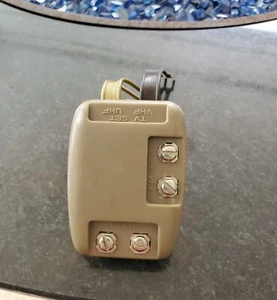 VHF/UHF FM TV Radio 300 Ohm Antenna 1:2 (2 way) Splitter Model 6005 - Picture 1 of 3