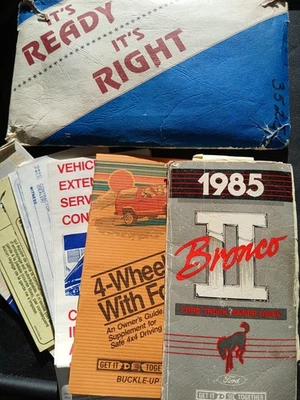 Оригинальный 1985 Ford Bronco II 2 Пакета Владельца с Ручной Направляющей Наклейкой на Окно - Изображение 1 из 3