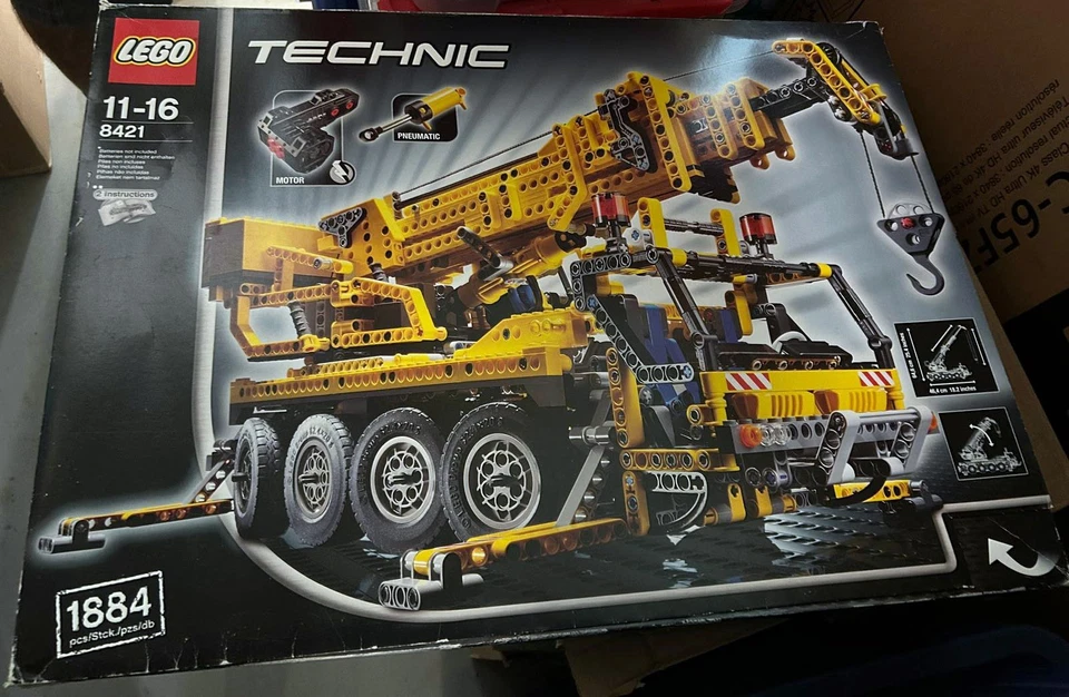 Lego Technic 8421 Mobile Crane - Image 1 of 4