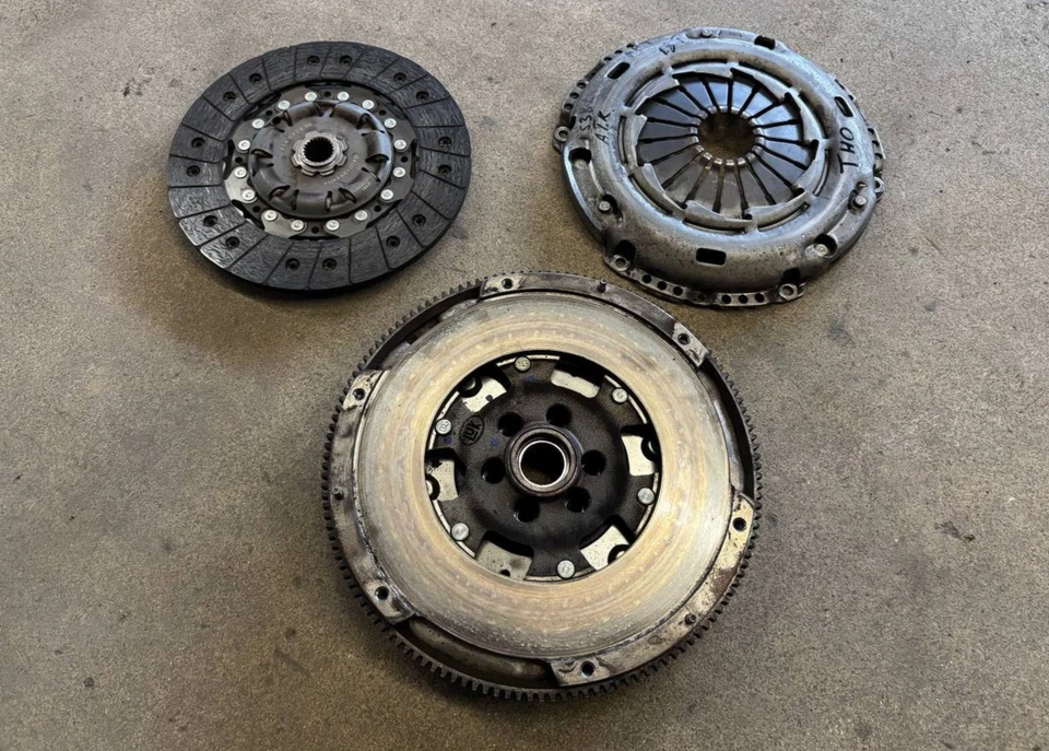 LUK Schwungscheibe AUDI S3 A3 8L TT 8N VW Golf 4 1.8T Schwungrad Kupplung - Bild 1 von 4