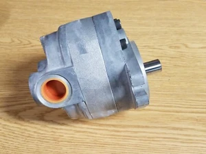 Motor hidráulico cruzado de 2,74 pulgadas cúbicas 50MH27DBCSC 9-7074-274 - Imagen 1 de 10
