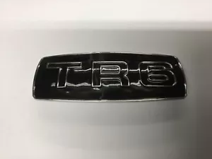 NUOVO TRIUMPH TR6 DISTINTIVO GRIGLIA ANTERIORE SMALTATO IN METALLO QUALITÀ OE PARTE 625662 - Foto 1 di 4