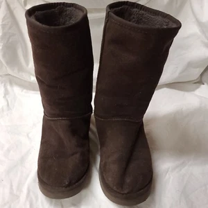 UGG Australia Woman's 7W Brown Leather & Sheepskin Wool Lining Classic Boots  - Picture 1 of 9
