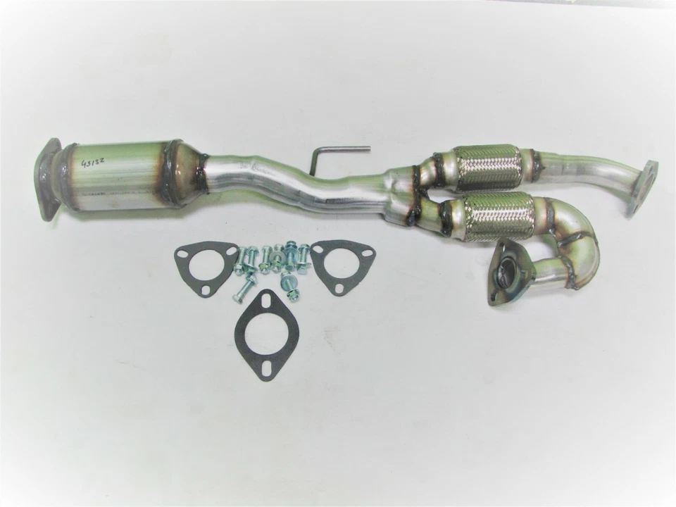 Fits: 2002 2003 2004 2005 2006 Nissan Altima Rear Catalytic 4 SPEED TRANSMISSION — 第 1/2 张图片