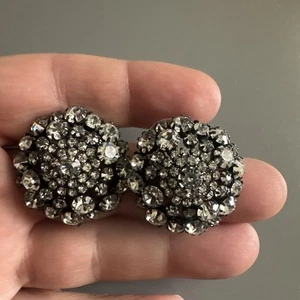 Studded Earrings Women’s Gift Present Love Vintage Classic Look - Picture 1 of 5