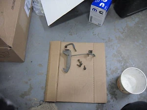 Mopar 70 Coronet secondary hood latch/ lever only - Imagen 1 de 3
