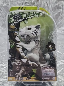 Sabertoothe Fingerlings Wow Wee - Picture 1 of 4