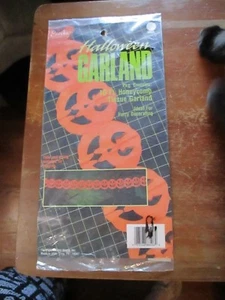1~10 FT. VINTAGE PUMPKIN HALLOWEEN HONEYCOMB TISSUE GARLAND~IN PACKAGE~NOS~USA - Picture 1 of 1