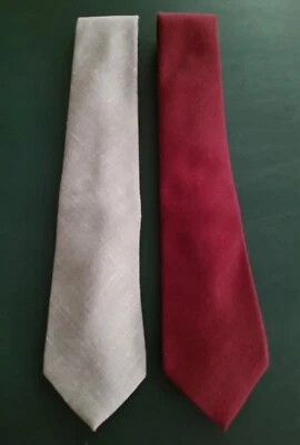 Lote de 2 corbatas Cambridge Classics para hombre - gris suave y poliéster borgoña/mezcla sin usar Foto 1 de 4