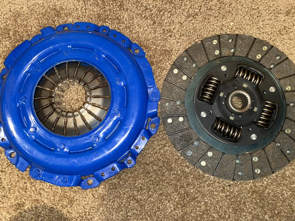 2000-2004 Ford focus zx3 2.0l non turbo clutch kit and throughout bearing Foto 1 de 2