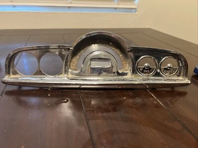 Pontiac Silver Streak 1949 bisel de cuadro de instrumentos Foto 1 de 4