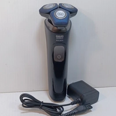 Philips Norelco Shaver 6800 with SenseIQ Technology, Series 6000 - Image 1 of 4