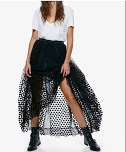 Free People schwarzer Minirock mit transparentem schwarzem Maxi-Tupfen-Overlay-Rock - Bild 1 von 3
