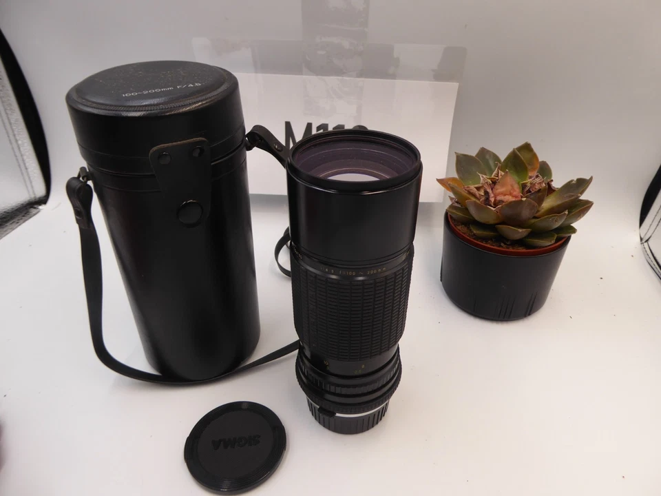 Sigma Zoom-K Macro 1:4.5 100-200 mm f4.5 Olympus Mount Camera Lens With Case - Image 1 of 4