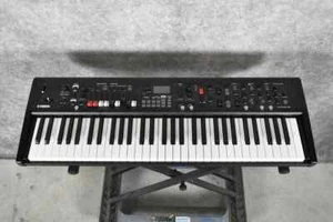 YAMAHA YC 61 Electronic Keyboards synthesizer - Picture 1 of 5
