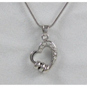 Colgante de anillos de metal y corazón de cristal enchapado en oro blanco en cadena de 18 pulgadas - Imagen 1 de 3