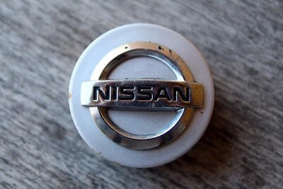 原始设备制造商 NISSAN Almera Primera 40342AV610 银色合金轮毂中心盖轮毂 — 第 1/4 张图片