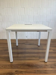 Steelcase Kalidro kleiner Schreibtisch 80x80cm weiß Homeoffice - Bild 1 von 6