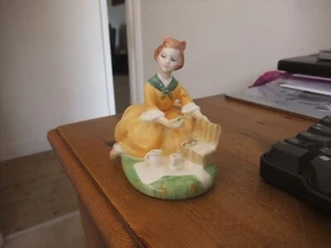 Wonderful Royal Doulton Figure Picnic HN 2308 1964 By Peggy Davies - Picture 1 of 8