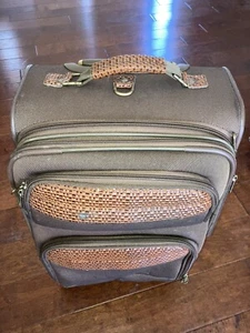Tommy Bahama Expandable 2 Wheel Upright Rolling suitcase Luggage - Picture 1 of 4