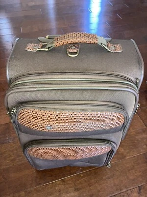 Tommy Bahama Expandable 2 Wheel Upright Rolling suitcase Luggage - Image 1 of 4