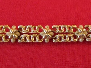 Vintage RARE Crown Trifari Signed Unique Gold Tone FLORAL Link Bracelet 7 1/4" - Picture 1 of 5
