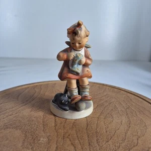 Goebel Hummel Mother’s Helper #133 Little Girl Figurine W. Germany 1960-72 - Picture 1 of 6