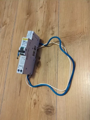 SQUARE D SQOR 32 AMP CURVE B 6kA 30mA RCBO TYPE AC SQOR 132B03 ,SENT FAST - Image 1 of 4