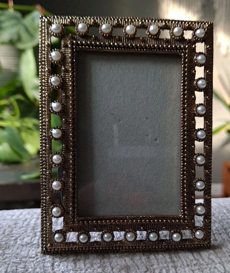 Moldura para quadro serve 2" X 3" boa qualidade vintage forrada com pérolas linda - Imagem 1 de 4