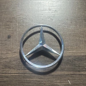 2013 Mercedes Benz C Class Rear Logo - Picture 1 of 2