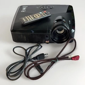 ViewSonic PJD5233 DLP Projector 2700 Lumens 1080p HD 3D Ready Remote HDMI Cord - Afbeelding 1 van 14