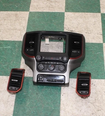 19-24 RAM 1500 Rebel New Style 8.4" Opening Heat AC Radio Control Red Trim Vents Foto 1 de 4