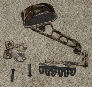 Used RH Mathews T-Series Fixed Position 5 Arrow Quiver- Original Lost Camo - T5 - Picture 1 of 9
