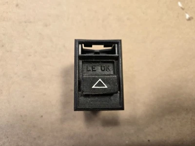 Interruptor de luz de peligro Triumph TR7 TR8 TKC5088 Foto 1 de 4